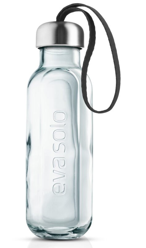Láhev na pití z recyklovaného skla černé poutko Eva Solo